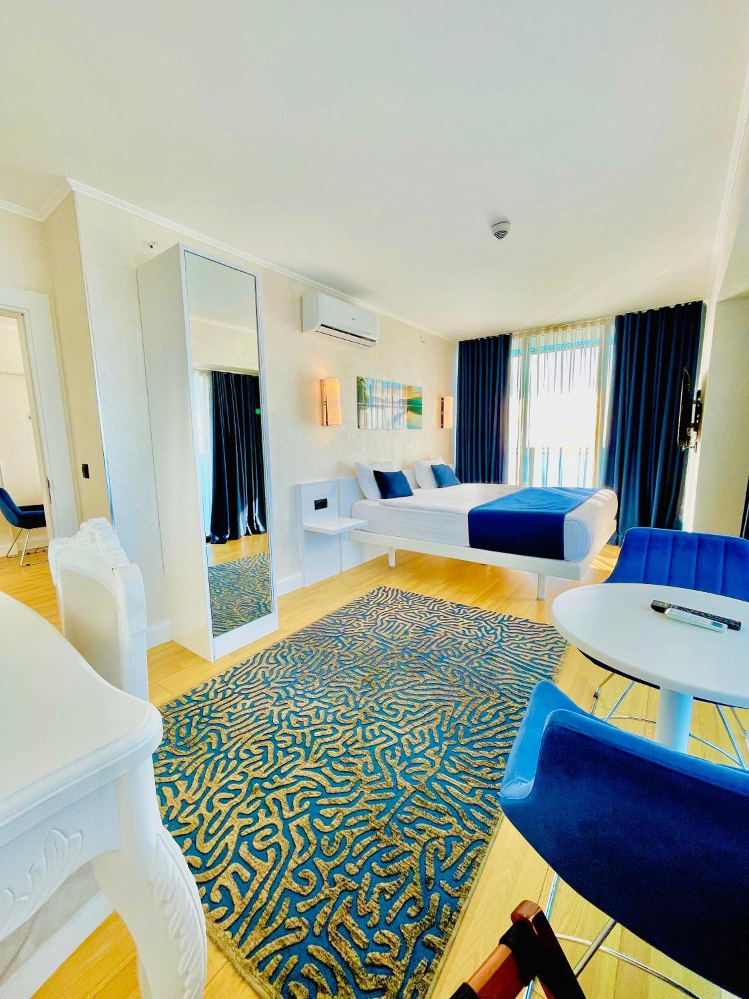 Seaside Vip Hotel Batumi Exterior photo